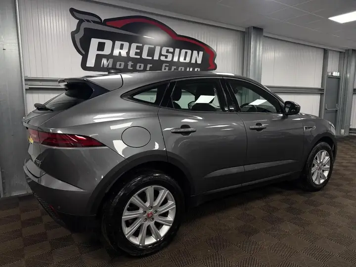 Jaguar E-Pace 2019 photo 4