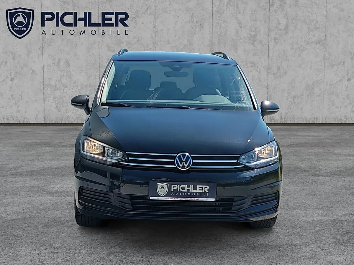 Volkswagen Touran 2024 photo 2