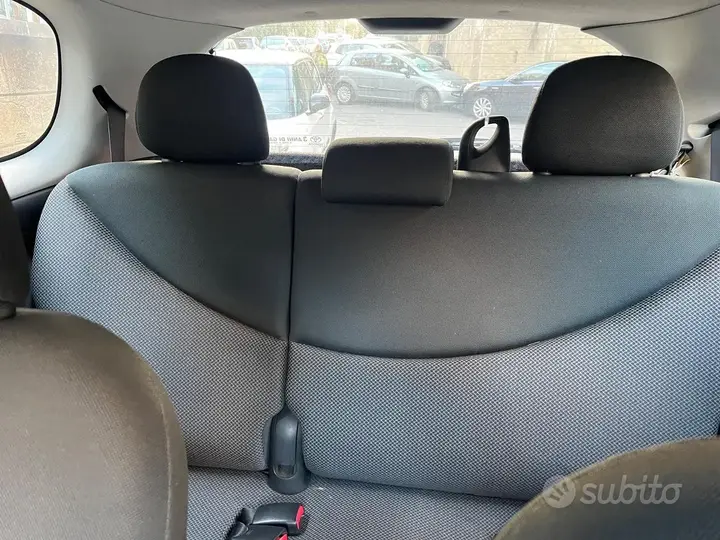 Toyota Yaris 2005 photo 4