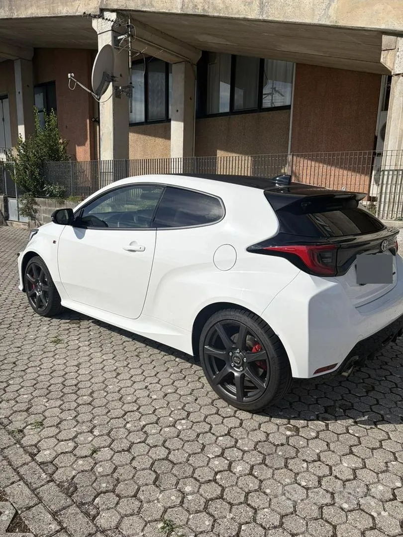 Toyota Yaris 2023 photo 4