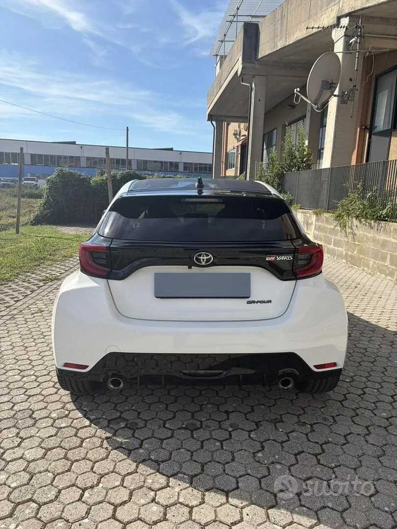 Toyota Yaris 2023 photo 3
