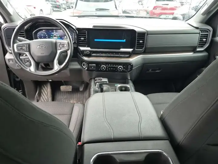 Chevrolet Silverado 1500 2024 photo 2