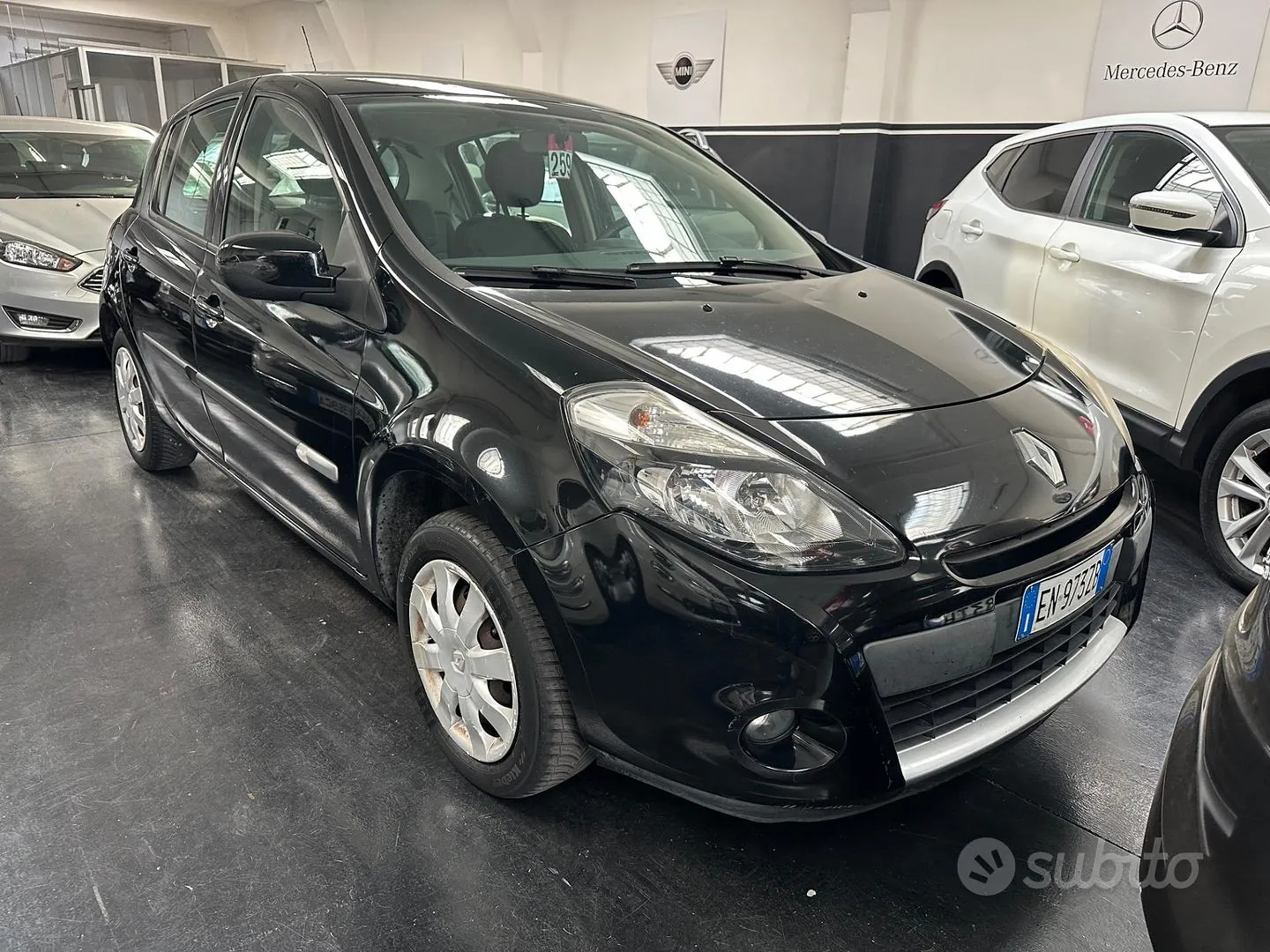 Renault Clio 2012 photo 2