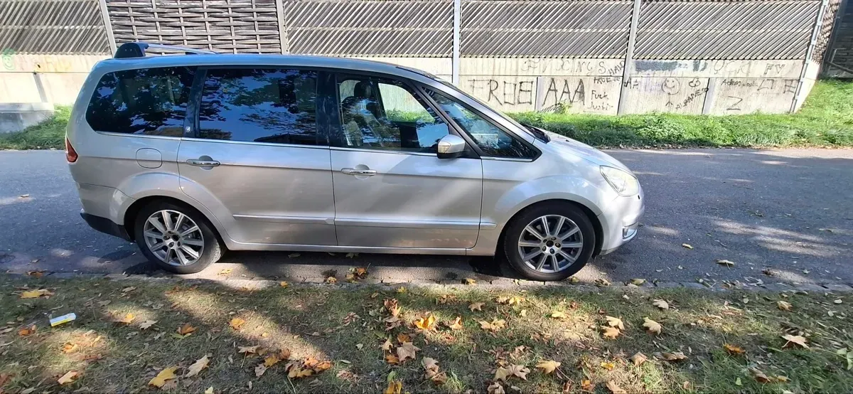 Ford Galaxy 2009 photo 3