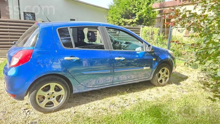 Renault Clio 2011 photo 2