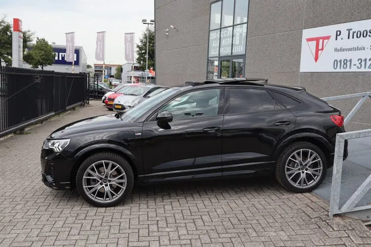 Audi Q3 2023 photo 3