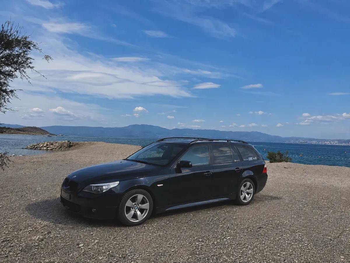 BMW 5 Series 2005 photo 2