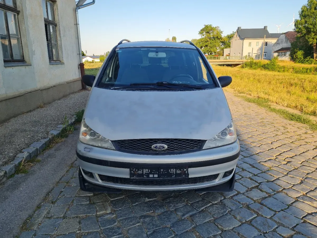 Ford Galaxy 2001 photo 2