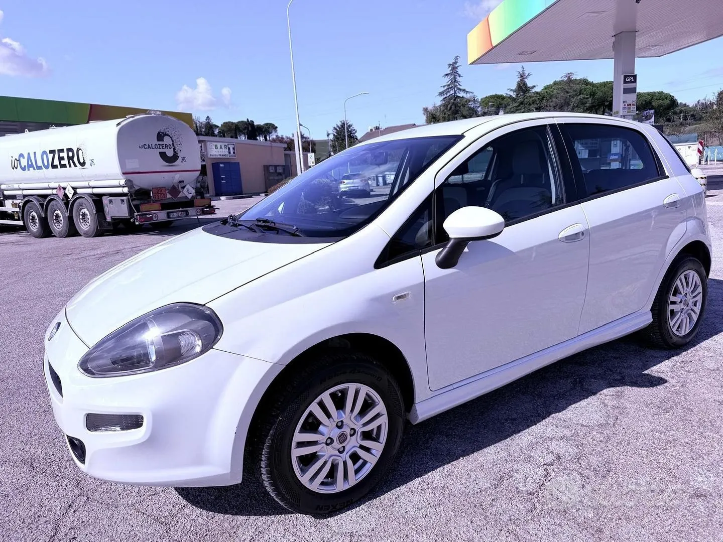 Fiat Grande Punto 2012 photo 2