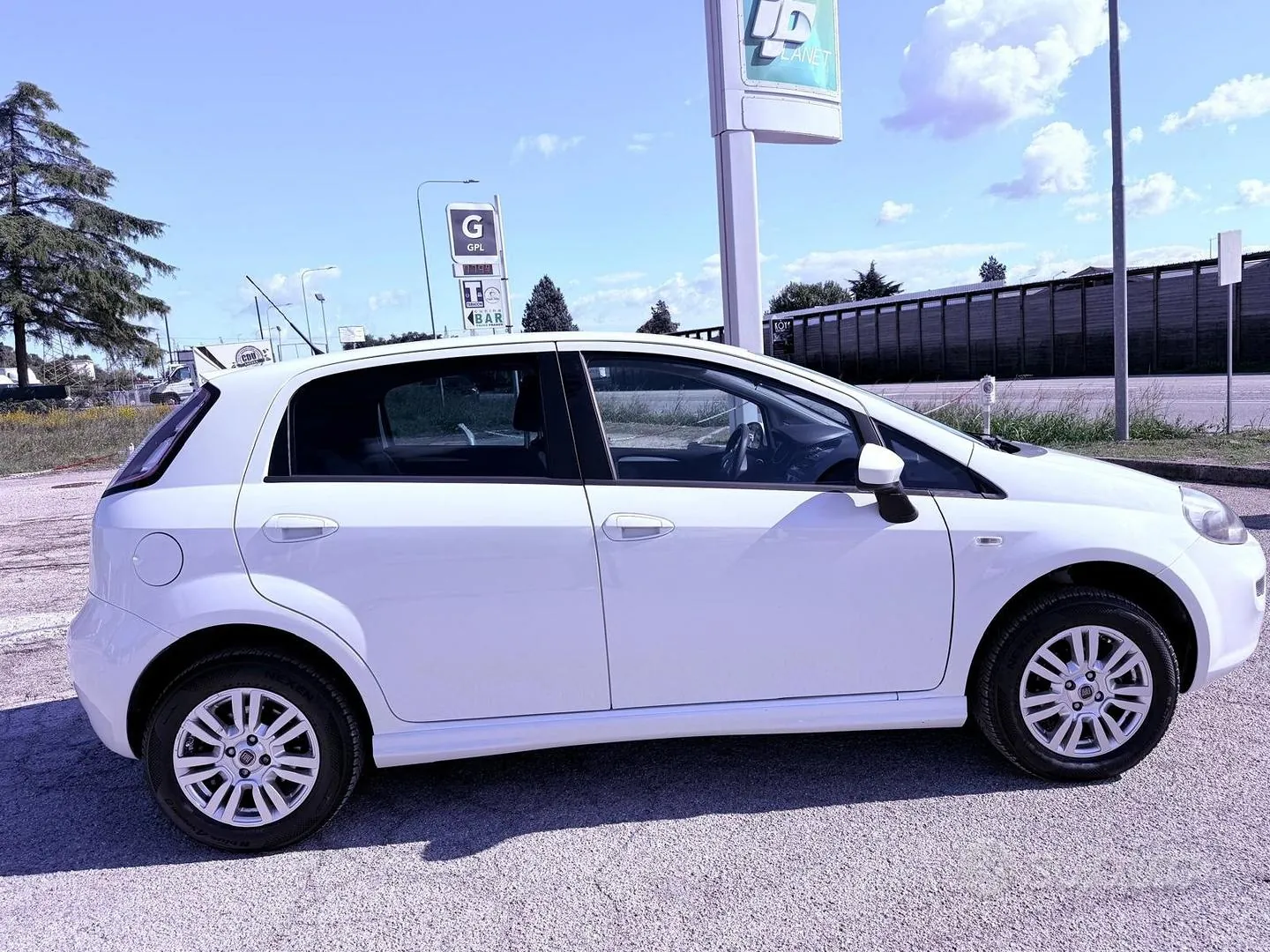 Fiat Grande Punto 2012 photo 5