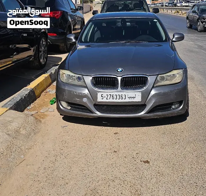 BMW 323I 2011 photo 2