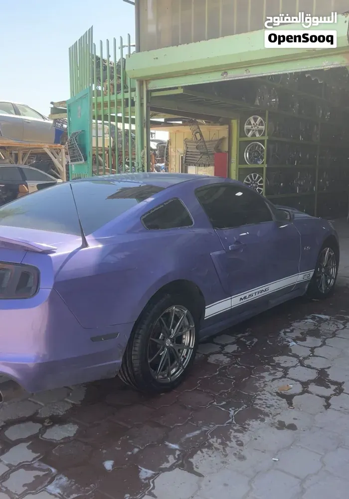 Ford Mustang 2010 photo 2