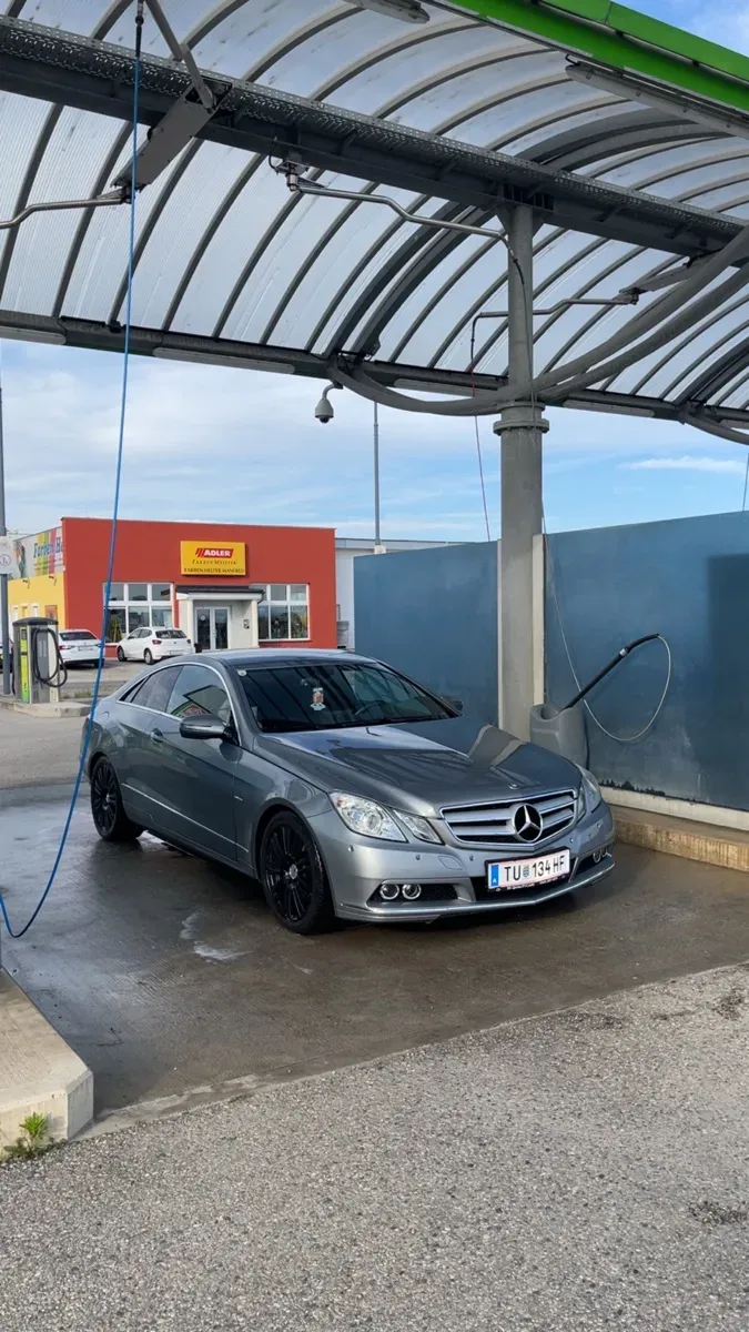 Mercedes-Benz E-Class 2009 photo 2