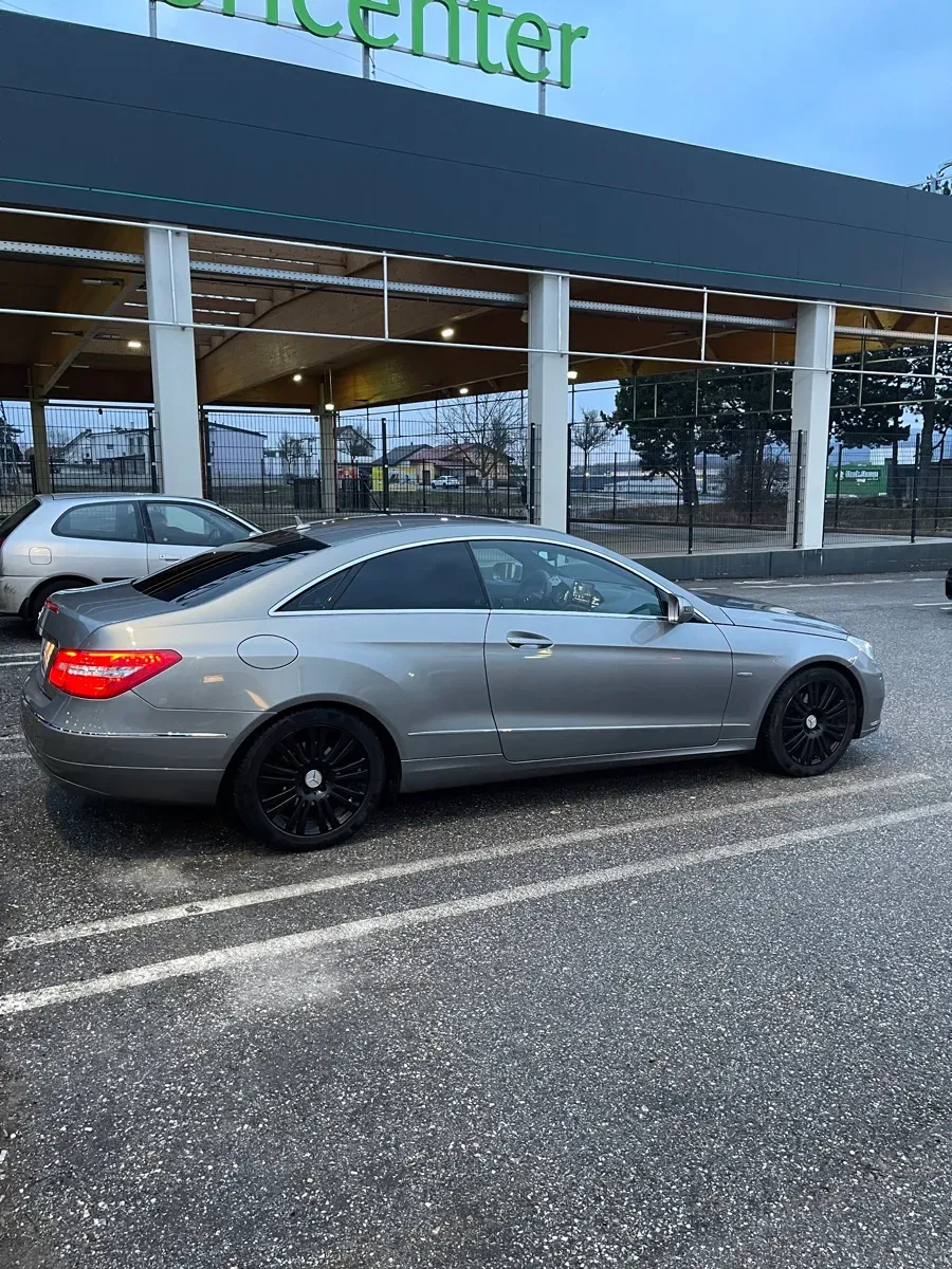 Mercedes-Benz E-Class 2009 photo 3