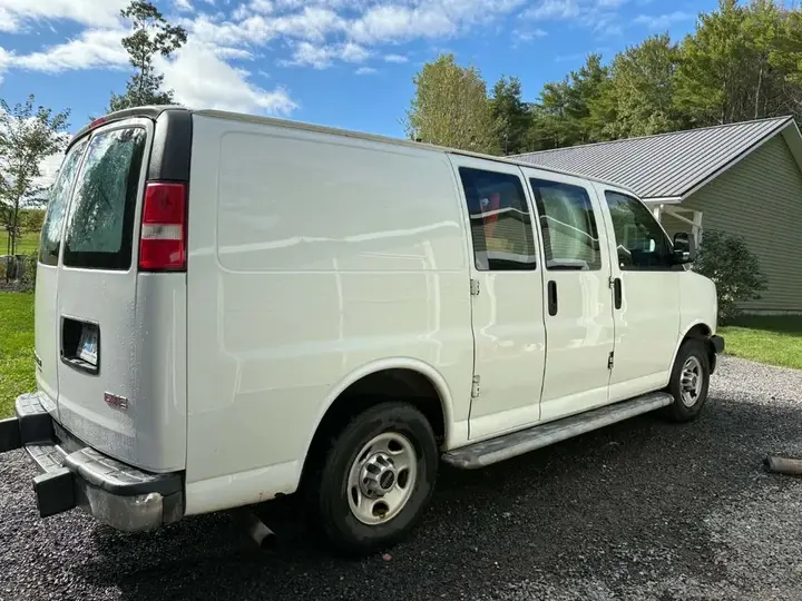GMC Savana 2016 photo 3