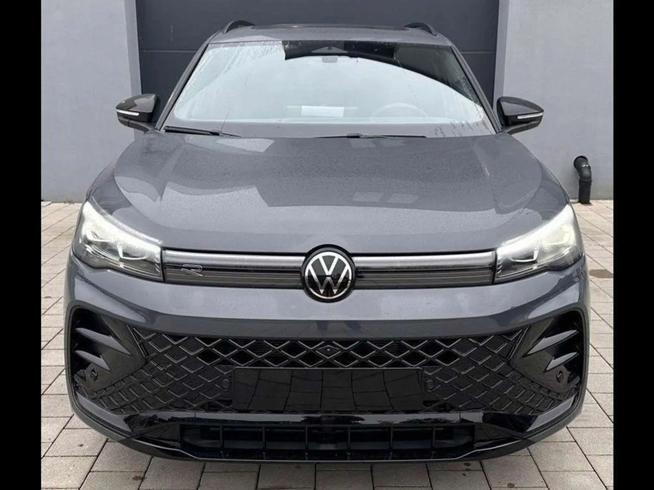Volkswagen Tiguan 2024 photo 2