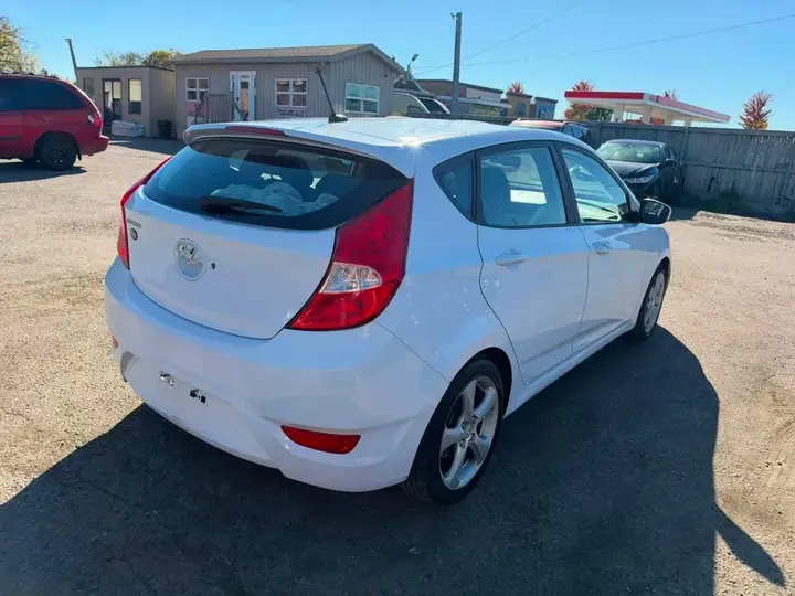 Hyundai Accent 2017 photo 5