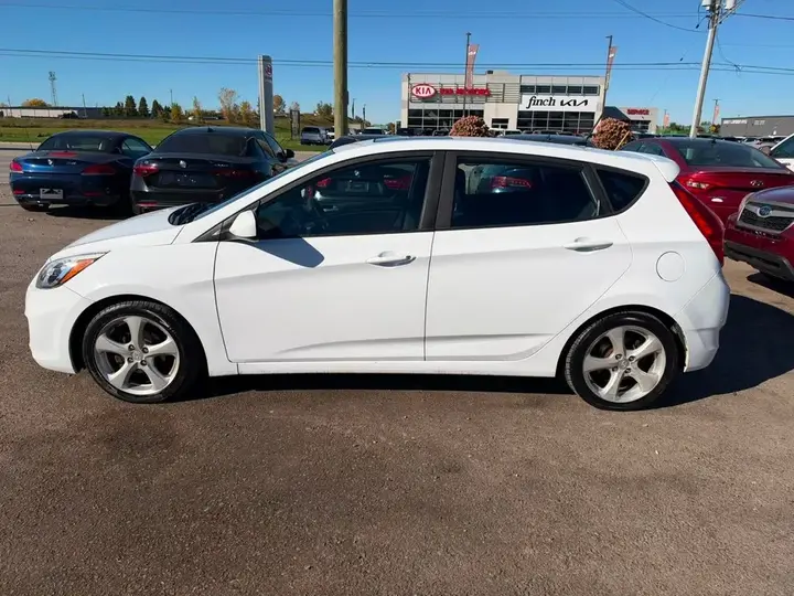 Hyundai Accent 2017 photo 2