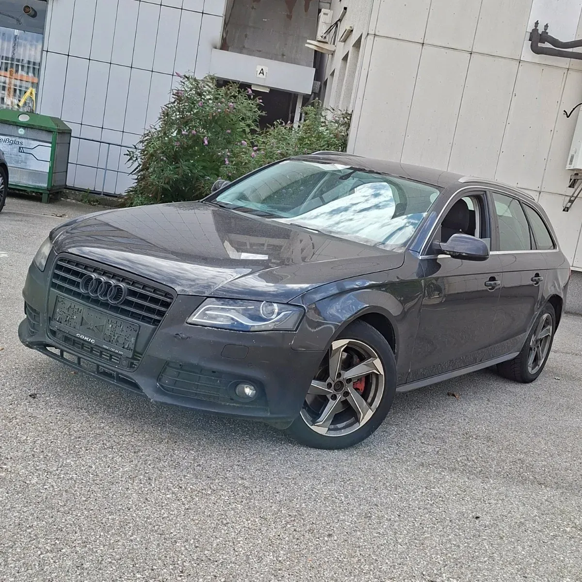Audi A4 2010 photo 2