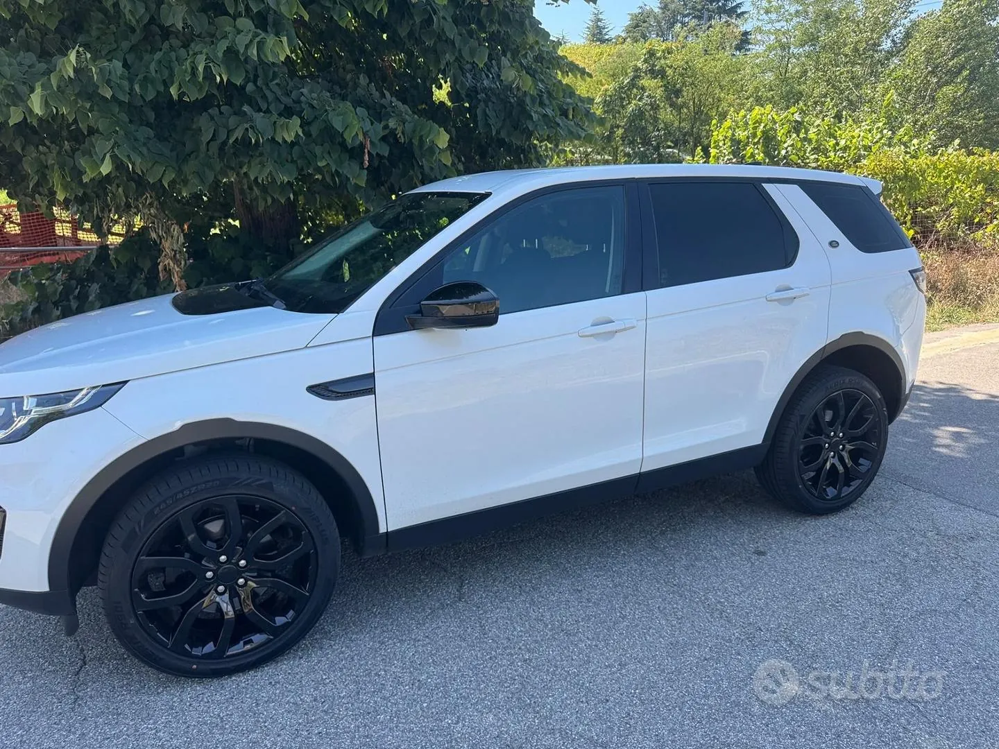 Land Rover Discovery Sport 2017 photo 2