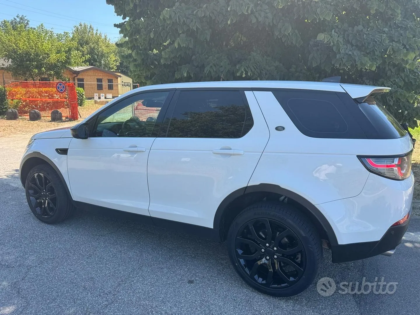 Land Rover Discovery Sport 2017 photo 3