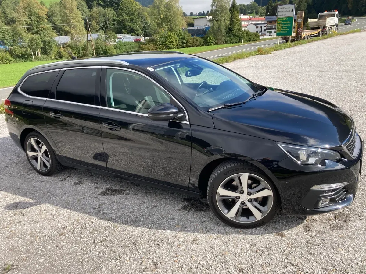 Peugeot 308 2018 photo 2