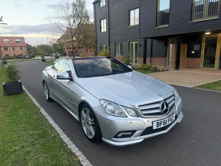 Mercedes-Benz E-Class 2011 photo 2