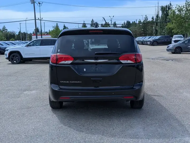 Chrysler Grand Caravan 2026 photo 5