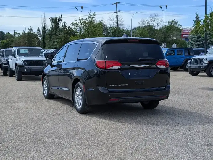 Chrysler Grand Caravan 2026 photo 4