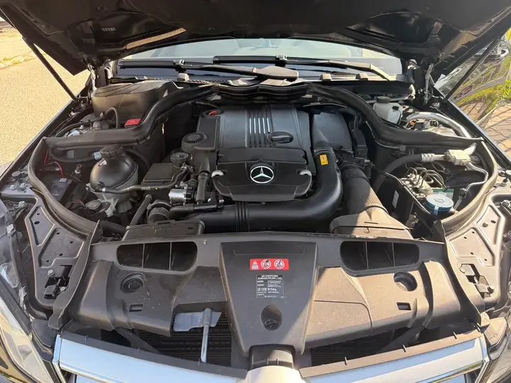 Mercedes-Benz E-Class 2011 photo 2