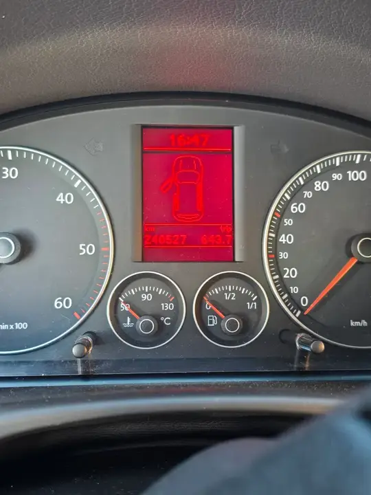 Volkswagen Touran 2008 photo 2