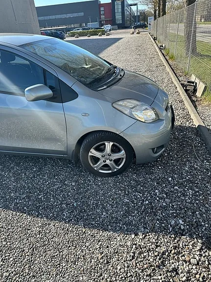 Toyota Yaris 2010 photo 5