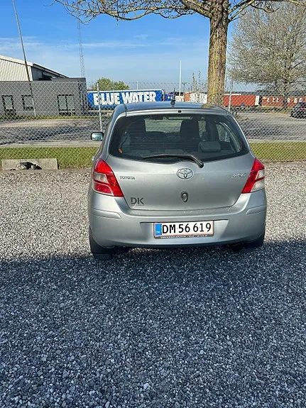 Toyota Yaris 2010 photo 2