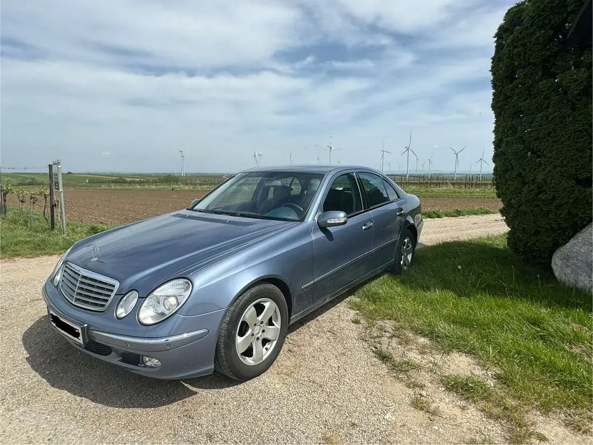 Mercedes-Benz E-Class 2003 photo 2