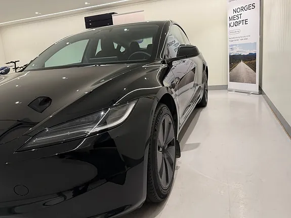 Tesla Model 3 2024 photo 4