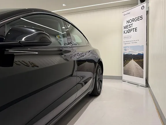 Tesla Model 3 2024 photo 5