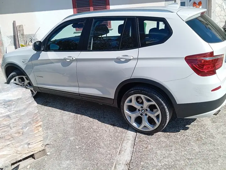 BMW X3 2012 photo 2
