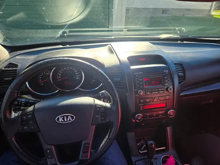 Kia Sorento 2011 photo 4