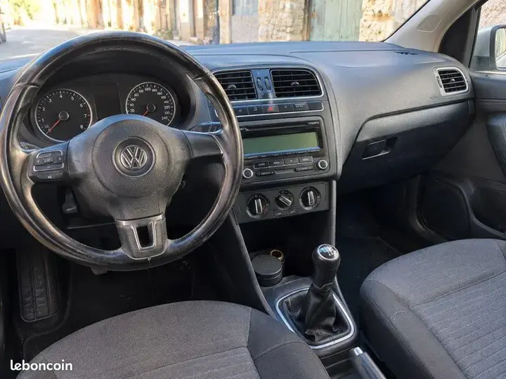 Volkswagen Polo 2010 photo 3