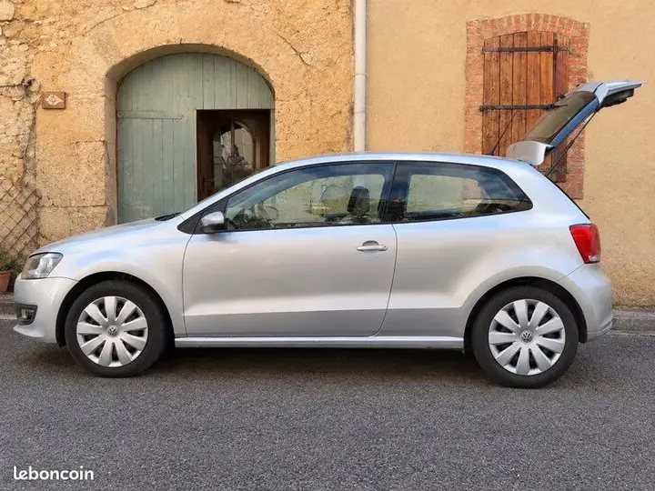 Volkswagen Polo 2010 photo 2