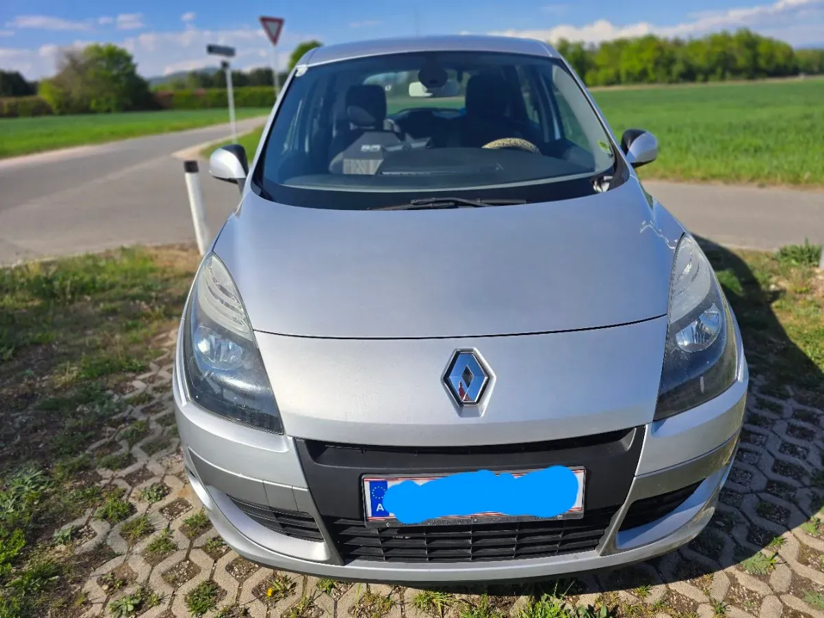 Renault Scénic 2011 photo 2