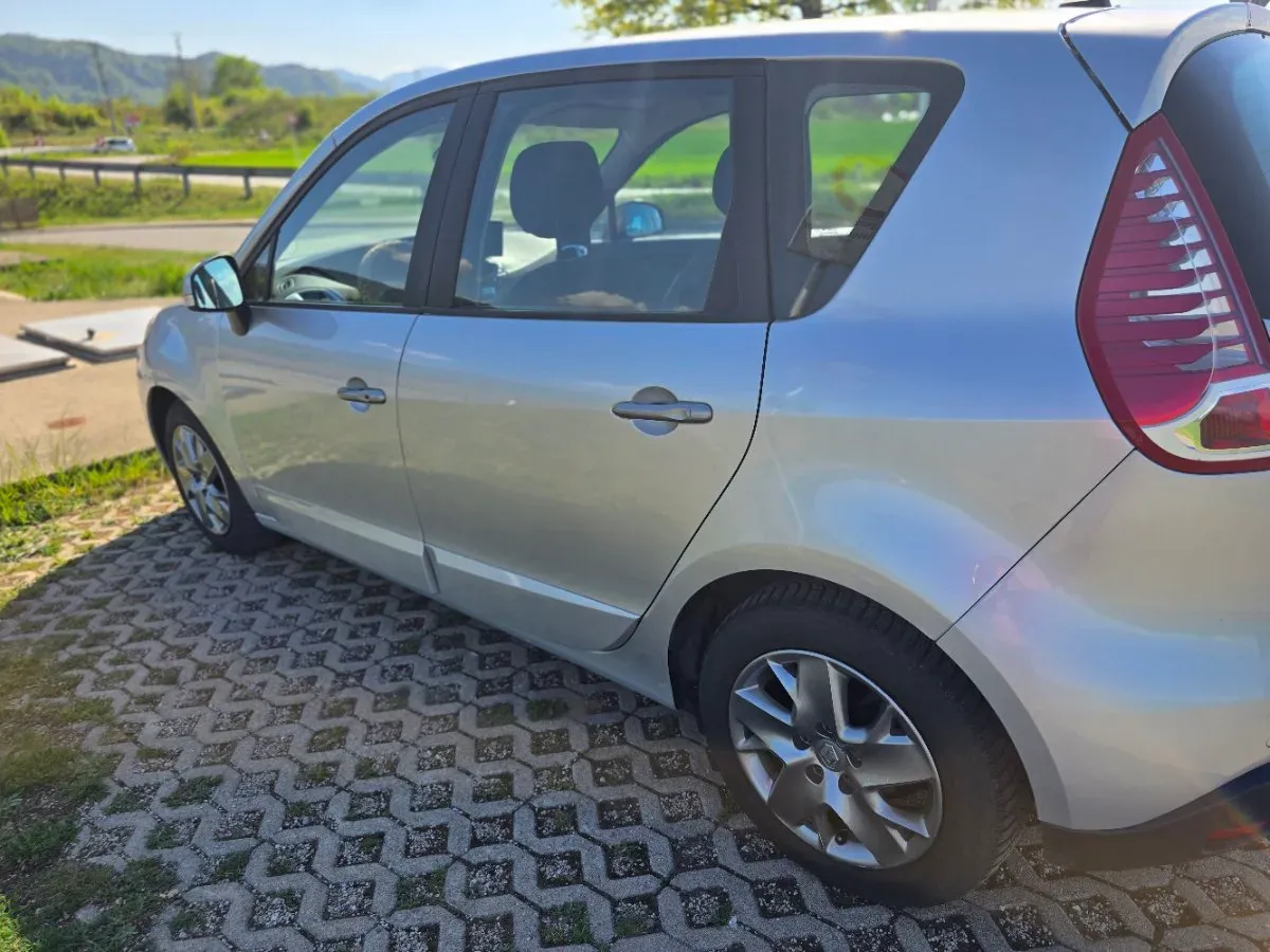 Renault Scénic 2011 photo 3