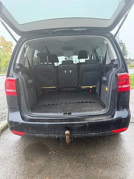 Volkswagen Touran 2011 photo 2
