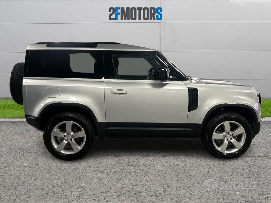 Land Rover Defender 2021 photo 3