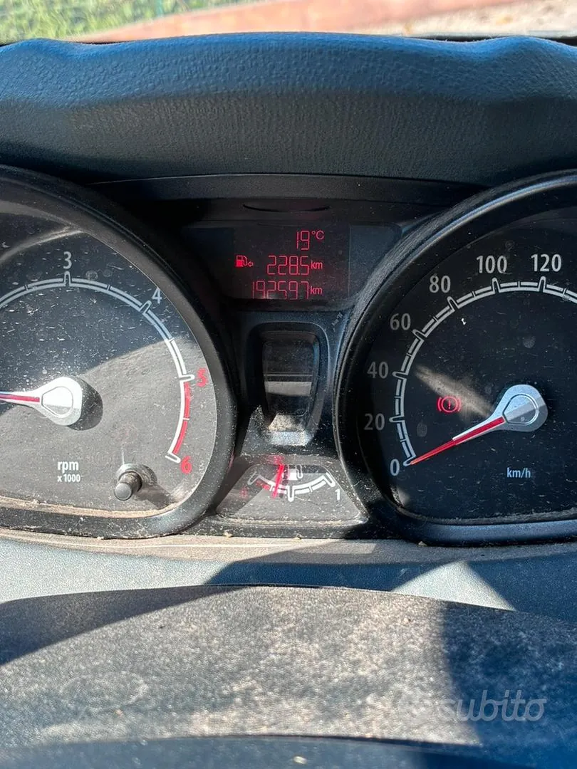 Ford Fiesta 2009 photo 2