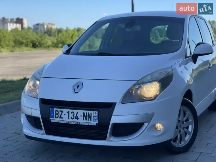 Renault Scenic 2012 photo 2