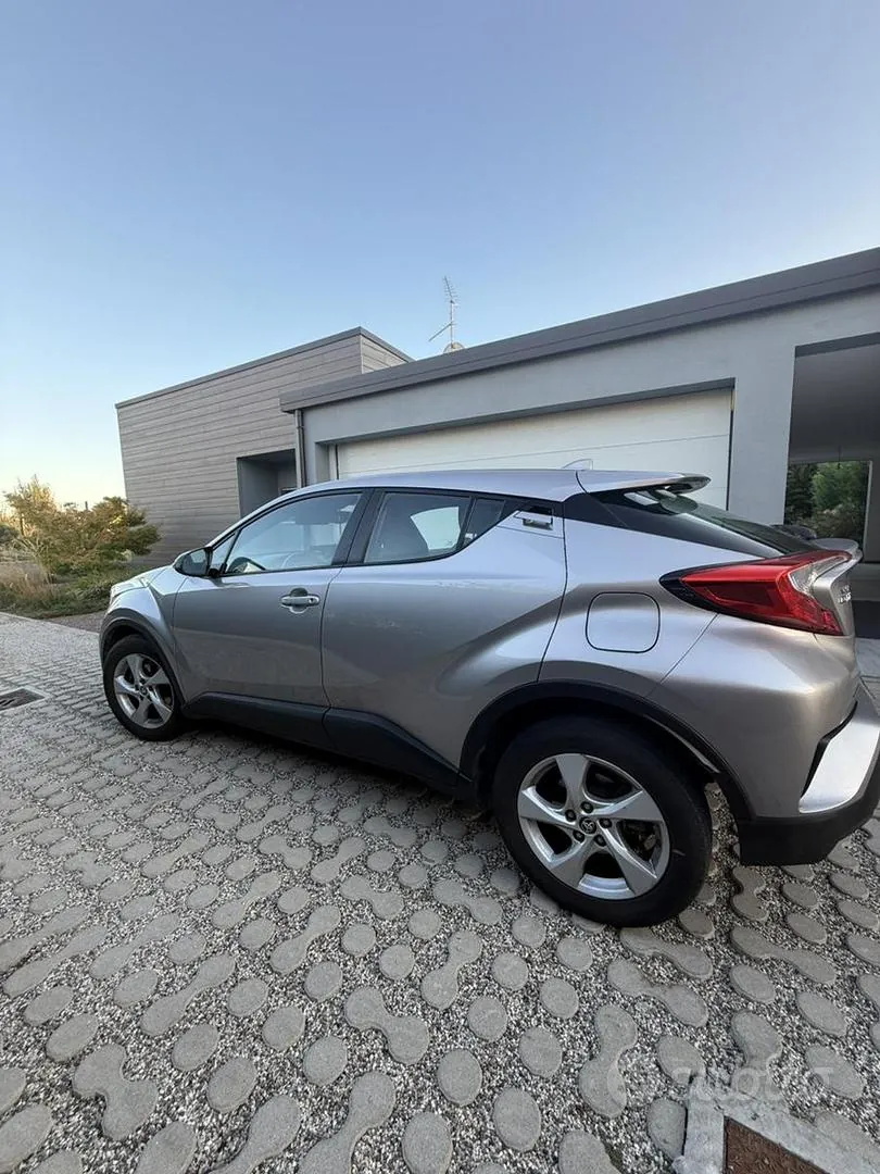 Toyota Chr 2017 photo 2
