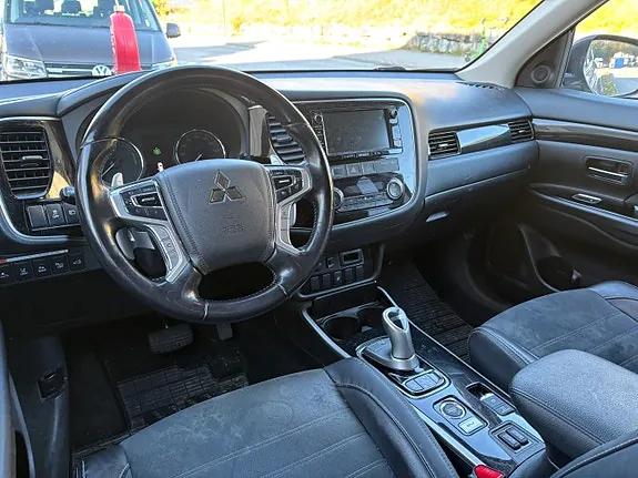 Mitsubishi Outlander 2017 photo 2