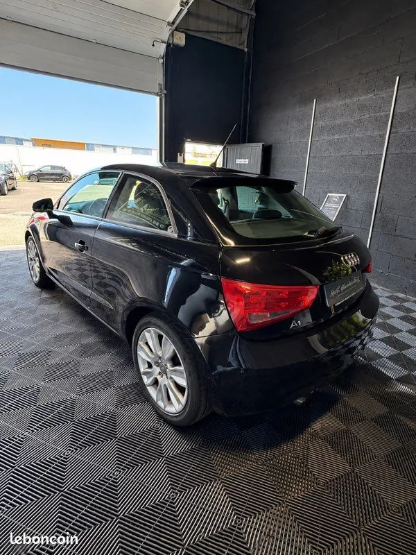 Audi A1 2010 photo 4