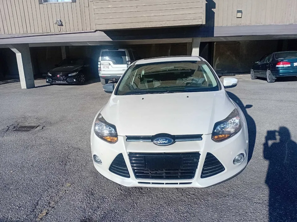 Ford Focus 2012 photo 2
